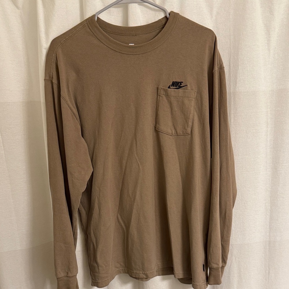 Nike Men's Premium Essentials Long-Sleeve Shirt